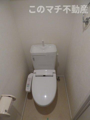 【トイレ】 | アイセレブ箱崎浪漫邸(アイセレブハコザキロマンテイ) | 別号室の写真になります。現況優先。