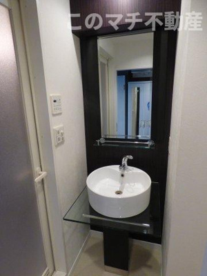 【洗面所】 | アイセレブ箱崎浪漫邸(アイセレブハコザキロマンテイ) | 別号室の写真になります。現況優先。