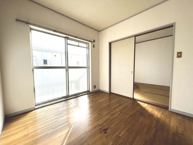 エステートピア葉山Bの洋室