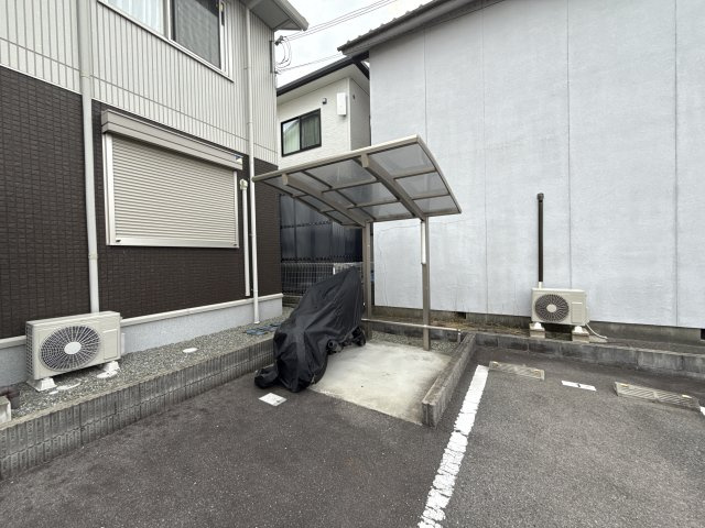 メゾンドハーモニーⅢの駐車場