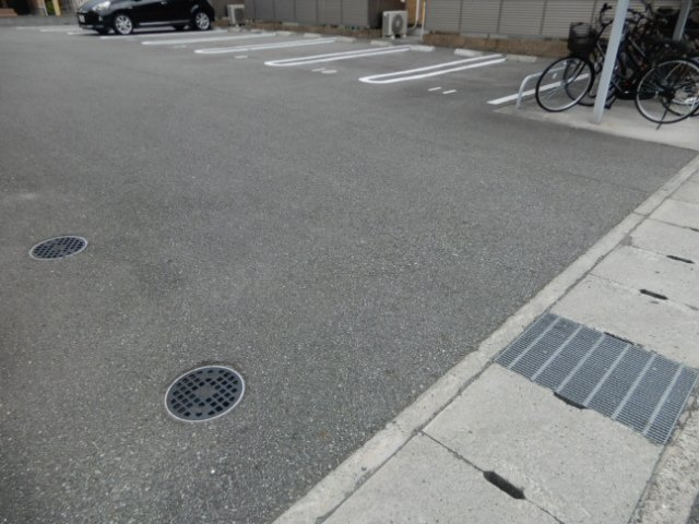 シャトレーⅠの駐車場