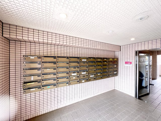 ゼファー新町アーバンコート４階のエントランス