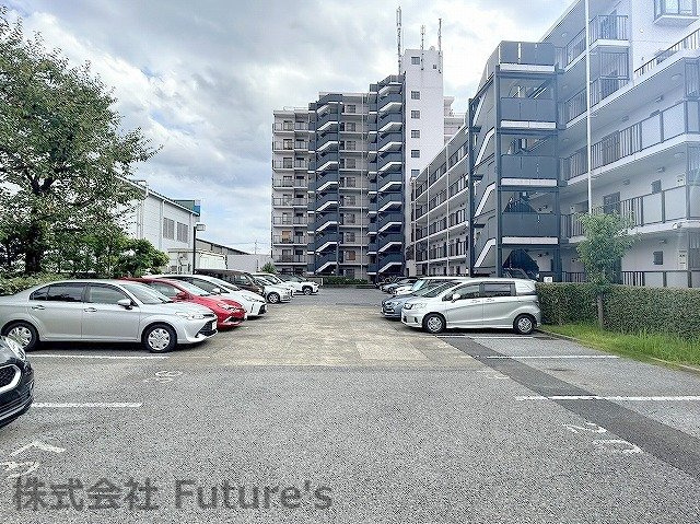 コスモ三郷パークステージの駐車場|敷地内駐車場になります。
