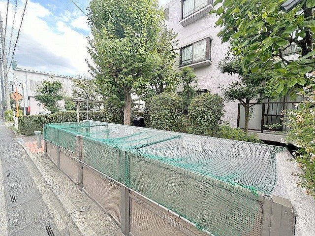 コスモ三郷パークステージのその他共用部分|専用ゴミ置き場になります。
