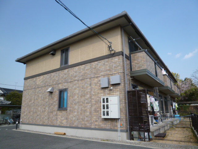 総社市中原のアパートの外観