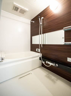 【浴室】 | ShaMaison SOLUTIONS VIII | 1Kではあまりない1318サイズのゆったりとしたお風呂です。浴室乾燥機能や追炊き機能も付いています。