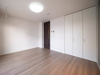 【洋室】 | ShaMaison SOLUTIONS VIII | 照明や室内物干しもあります