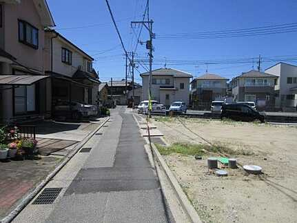 広島市安佐南区川内２丁目　新築一戸建ての前面道路含む現地写真