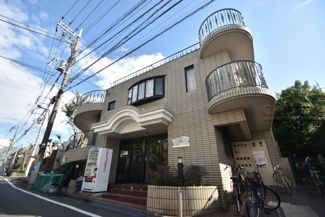 【外観】 | 手入れの行き届いた外壁やエントランスなど、「見ればわかる」レベルで清潔感を保ったマンションです。築年数を感じさせない姿で皆様をお出迎えします。～即日のご見学可能～　お問合せはお気軽にどうぞ。