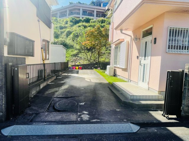 日の出町大久野　中古戸建の駐車場