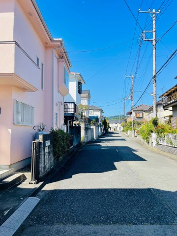 日の出町大久野　中古戸建の前面道路含む現地写真