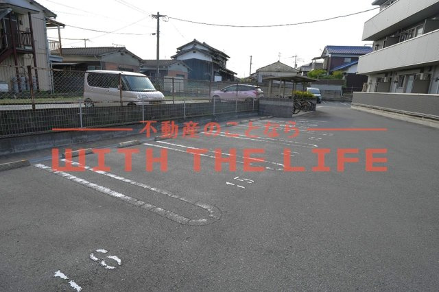 プリムローズ【キャッシュバック対象】の駐車場|駐車場があるので、車を買う予定の方も安心です