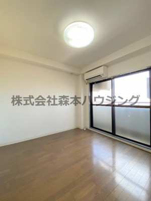 【洋室】 | 　京阪プリンスマンション | 落ち着いた色調の洋室です