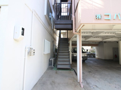 【エントランス】 | コバシ防水ビル