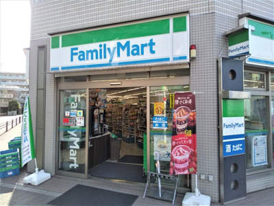 ファミリーマート芦花公園駅南店まで300ｍ