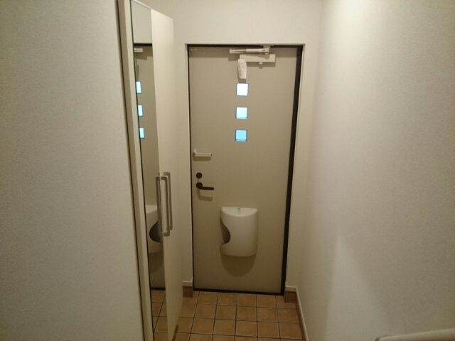 エレガンテプレッソAの玄関