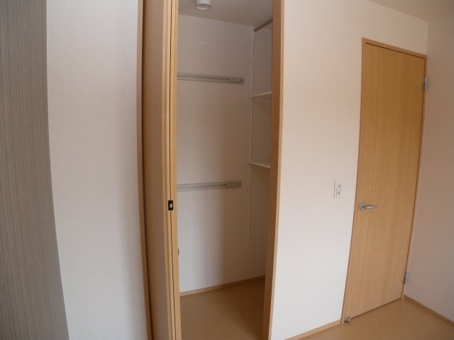 三木市緑が丘町西４丁目のアパートの収納|グランクレール