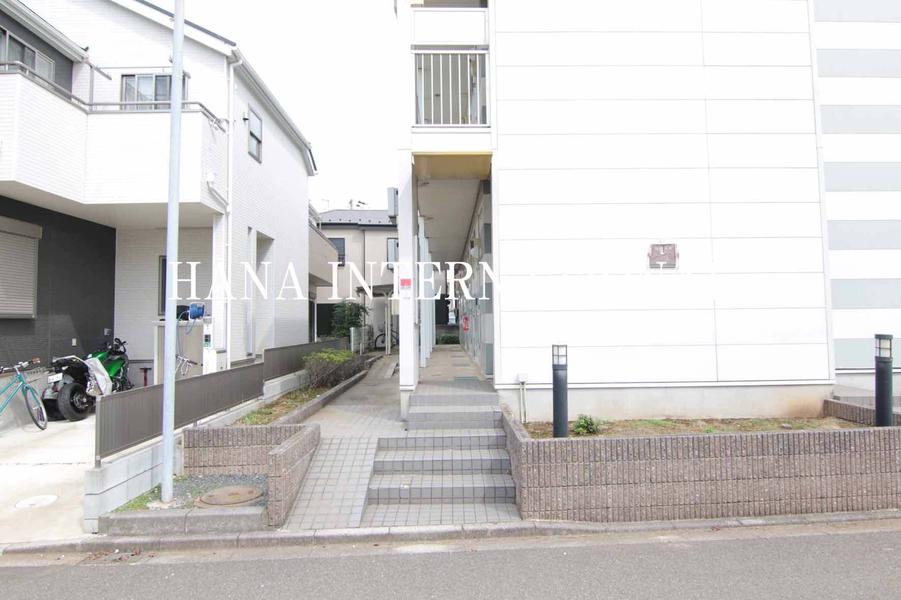 レオパレスあやめのエントランス