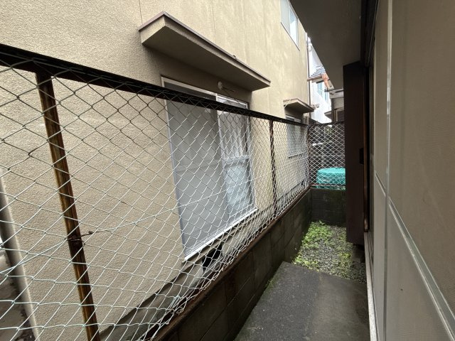 新在家中の町貸家のバルコニー