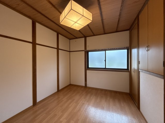 新在家中の町貸家の寝室