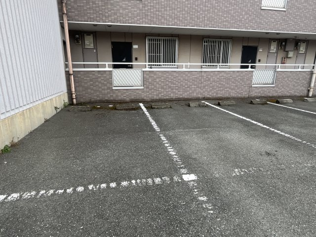 スタットニューヘン英賀保の駐車場