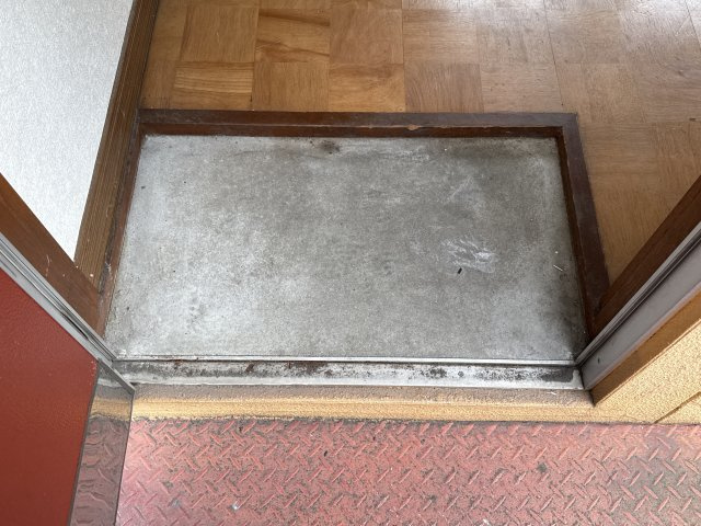 パールハイツの玄関