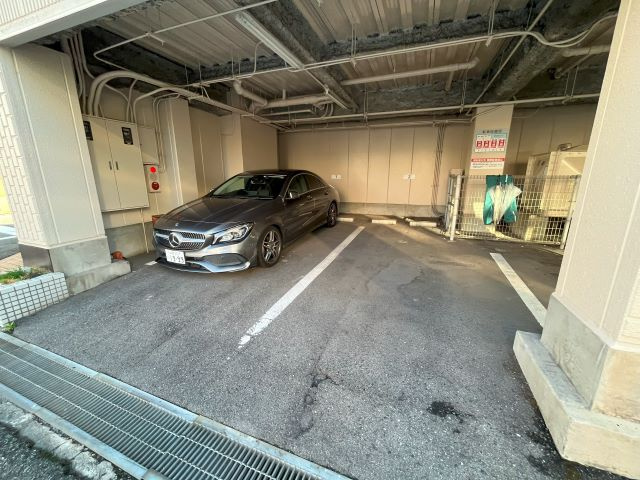リーダーマンションの駐車場