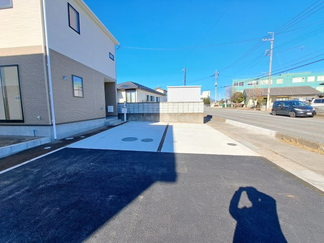 新築　高崎市足門町第6　クレイドルガーデン　1号棟の駐車場|現地写真　駐車スペースは並列2台分可能です！

