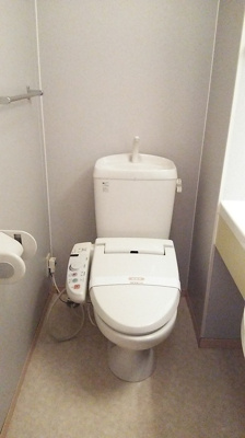 【トイレ】 | ロイヤルクレッセント西登戸弐番館 | ※同物件・同タイプの写真です。