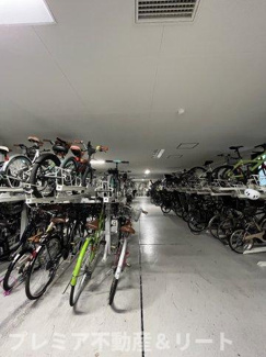 【その他共用部分】 | 駐輪場は屋内にあります