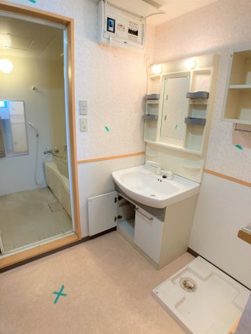 NEOの洗面所|別部屋同一間取りのお写真となります。