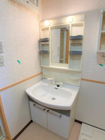 NEOの独立洗面台|別部屋同一間取りのお写真となります。