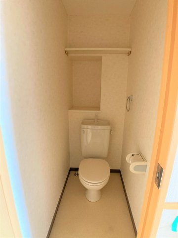 NEOのトイレ|別部屋同一間取りのお写真となります。