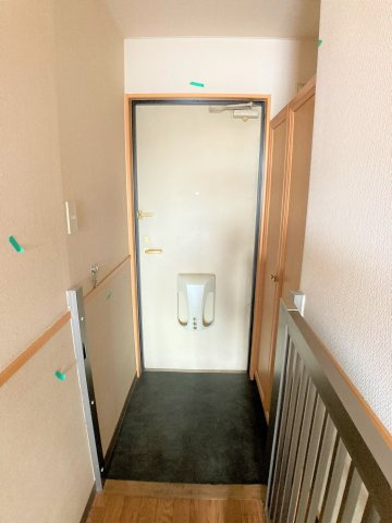NEOの玄関|別部屋同一間取りのお写真となります。