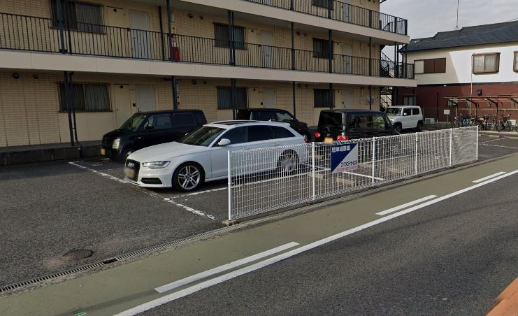 モアクレスト綾園の駐車場|カースペースがあります