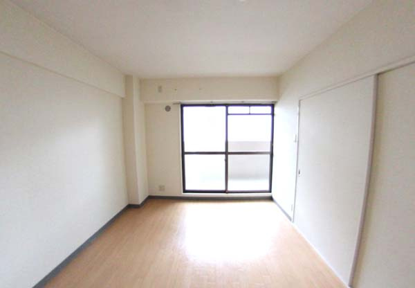 collection和泉府中の内装|小物を収納するのに便利です