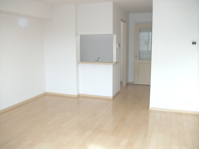 シャーメゾン美央の居間・リビング|内装は落ち着いています