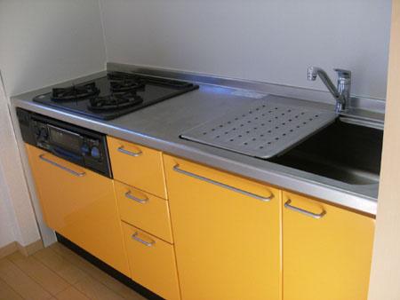 シャーメゾン美央のキッチン|コンパクトなキッチンで掃除もラクラク