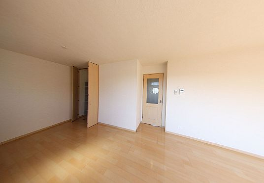 シャーメゾン美央の内装|ゆったりとした居間です