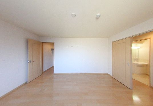 シャーメゾン美央の洋室|ゆったり過ごせるリビングです