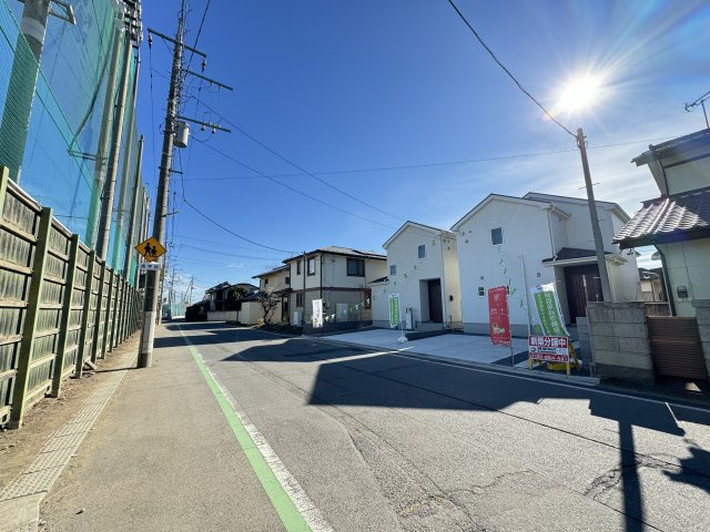 新築　前橋市上新田町23-1期　LIGNAGE　1号棟の前面道路含む現地写真|現地写真　北側接道幅員約9ｍ