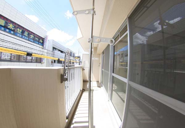 セントヒルのバルコニー|外からの目が気にならないバルコニーで洗濯物が干せます