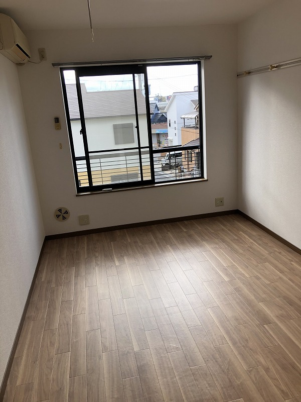 シャンソン 和泉中央の洋室|落ち着いた色調の洋室です