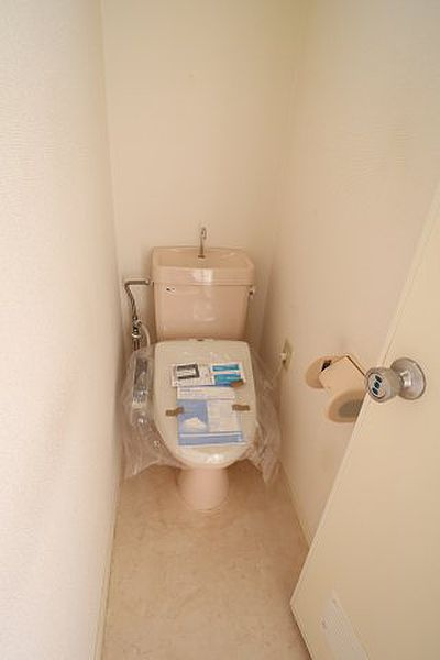 伏屋PCハイツのトイレ|落ち着いた色調のトイレです
