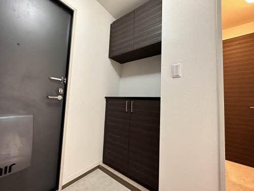 坂の久保ハイツE棟の玄関