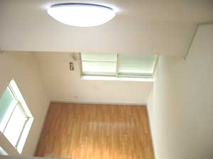 マザーグースの洋室|こちらのリビングで趣味の時間をお楽しみください