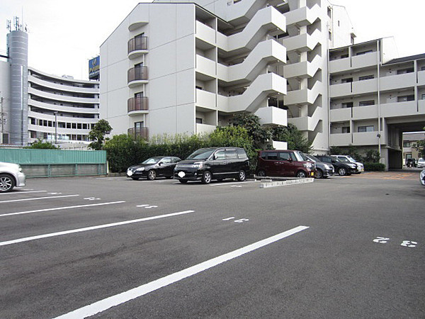 フローラル岸和田の駐車場|カースペースがあります