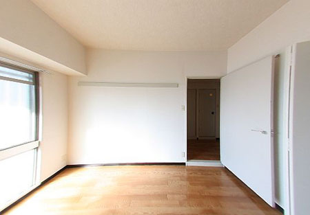 クロスロウズ荒木街の内装|明るい室内です