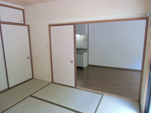 ハイムエミネンスの和室|和室ならではの温かな和の空間で寛ぎの時間を過ごせます