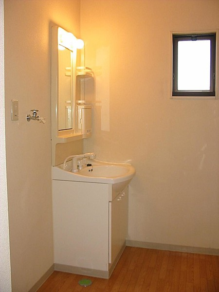 ガーデンタウン清水B棟の独立洗面台